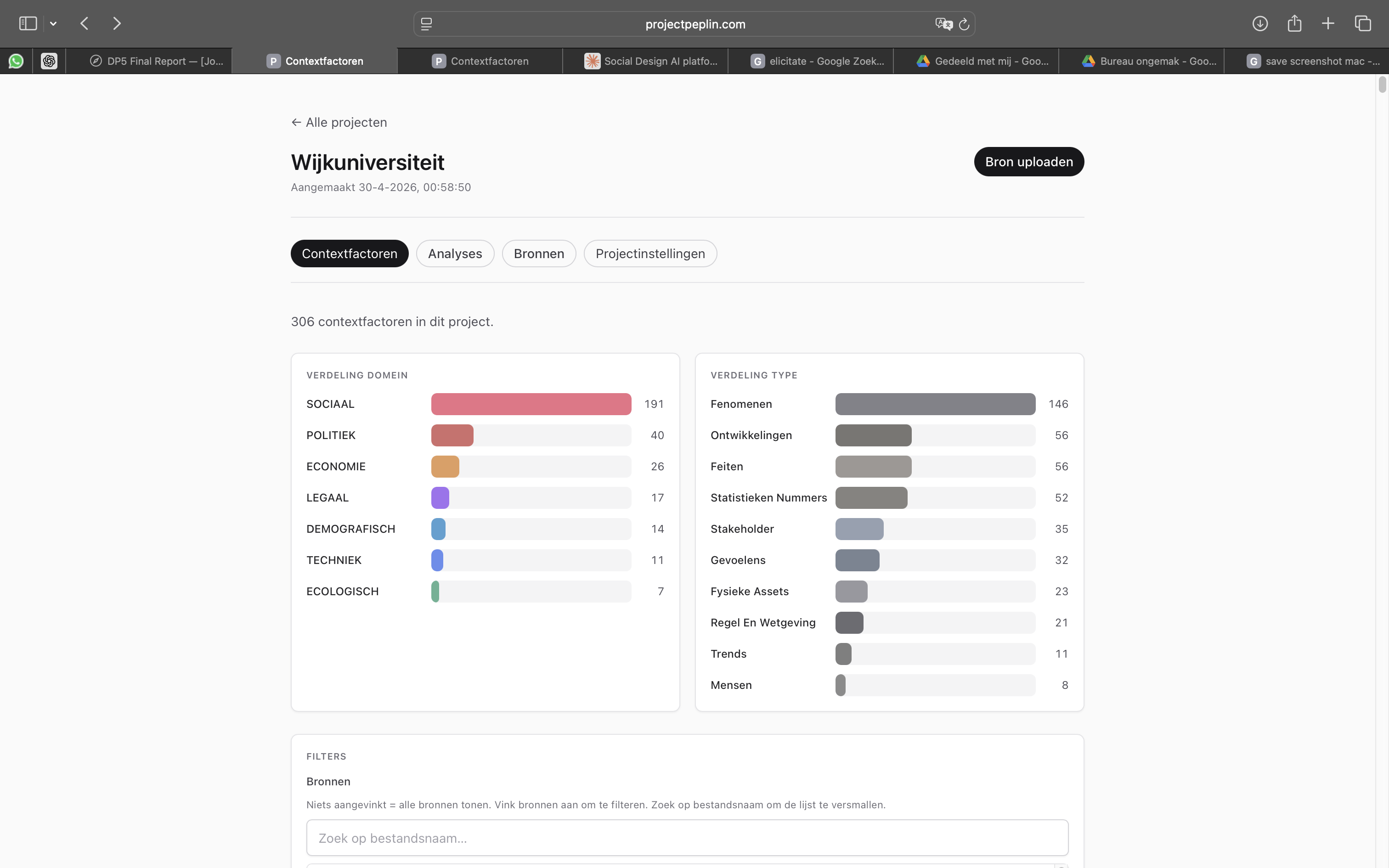 Platform UI met bronnen en contextfactoren